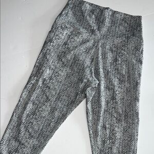Senita Athletics Monochrome Zigzag Leggings